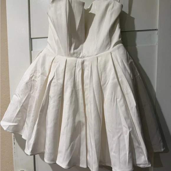House of CB White Strapless Sweetheart Mini Dress - Picture 3 of 10